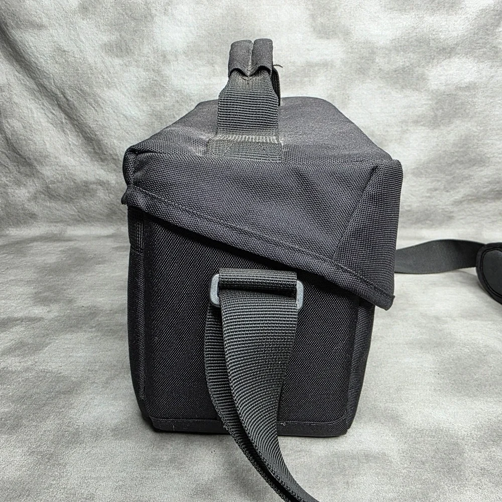 Canon camera shoulder